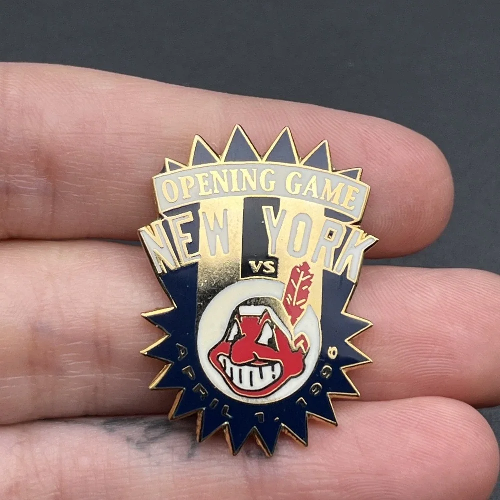 MLB Baseball Opening Game 1996 Cleveland Indians Vs Mets Lapel Hat Pin‎